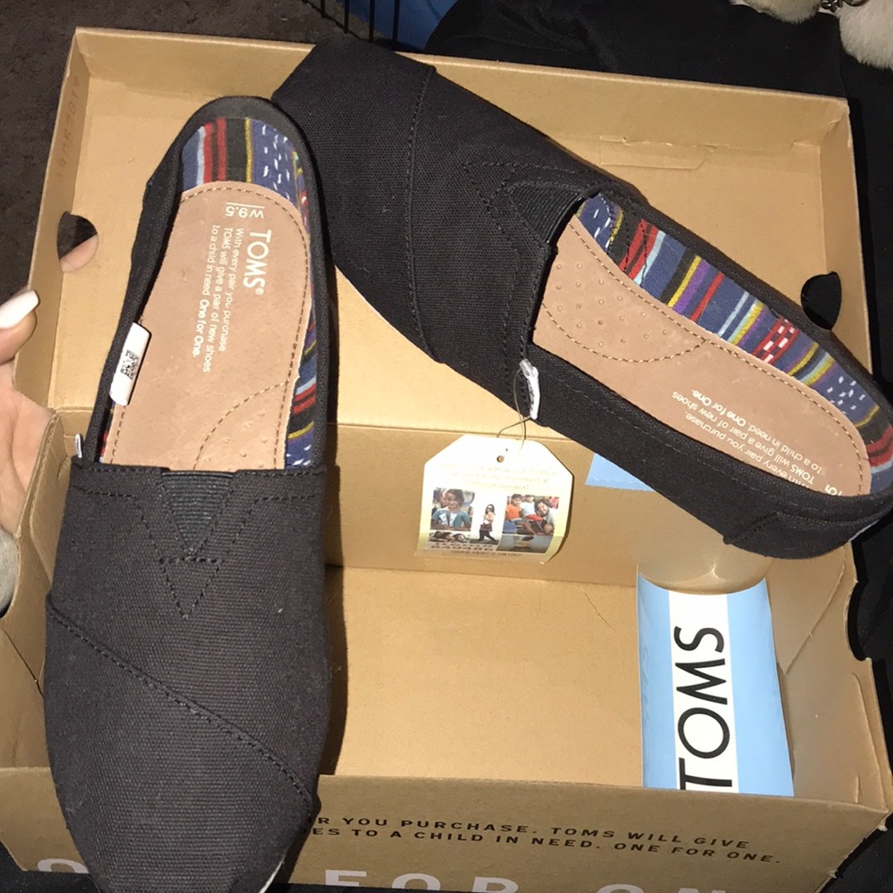 Black Canvas Toms Women’s , BRAND NEW with tags